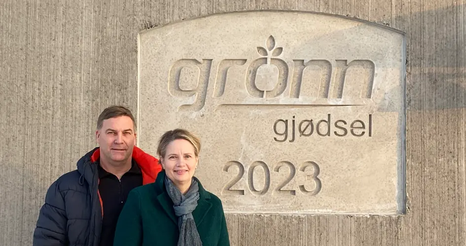 - Dette er en spennende tid for oss n&aring;r vi n&aring; bringer v&aring;r ekspertise innen organisk-basert gj&oslash;dsel sammen med en av verdens ledende mineralgj&oslash;dselprodusenter. Vi gleder oss til &aring; ta fatt p&aring; dette nye eventyret, som markerer begynnelsen p&aring; en ny og spennende fase i utviklingen av Gr&oslash;nn Gj&oslash;dsel AS i Rakkestad&raquo;, sier de to.&nbsp;